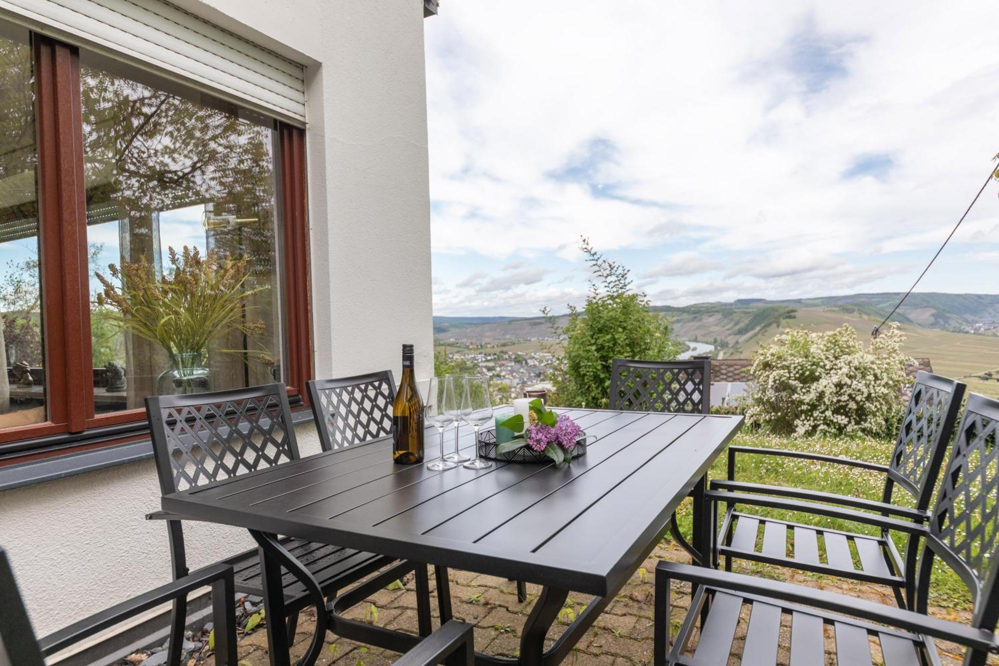 לייוון Cozy II Luxurioes Moselview Terrasse Garten Netflix מראה חיצוני תמונה