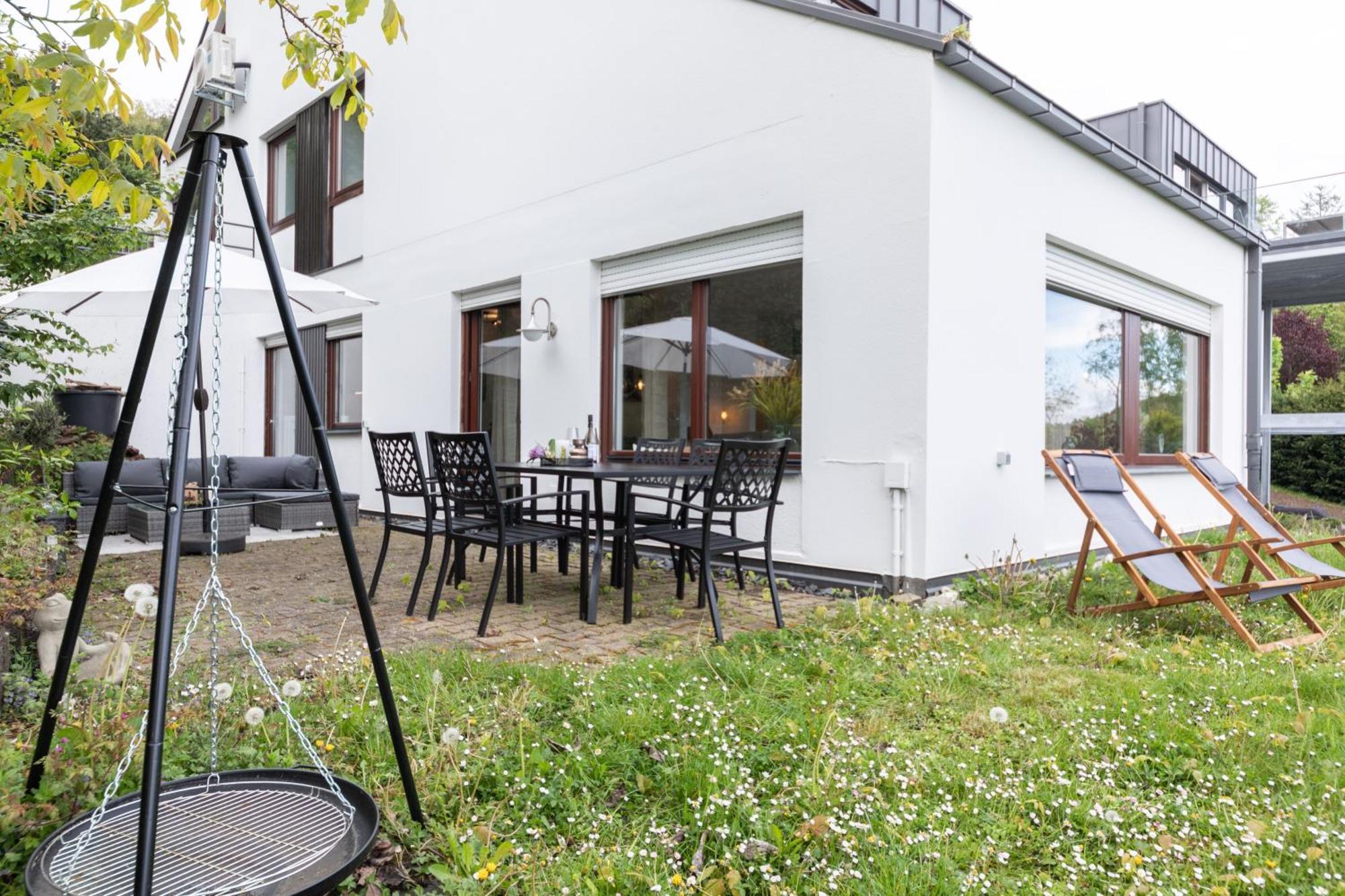 לייוון Cozy II Luxurioes Moselview Terrasse Garten Netflix מראה חיצוני תמונה