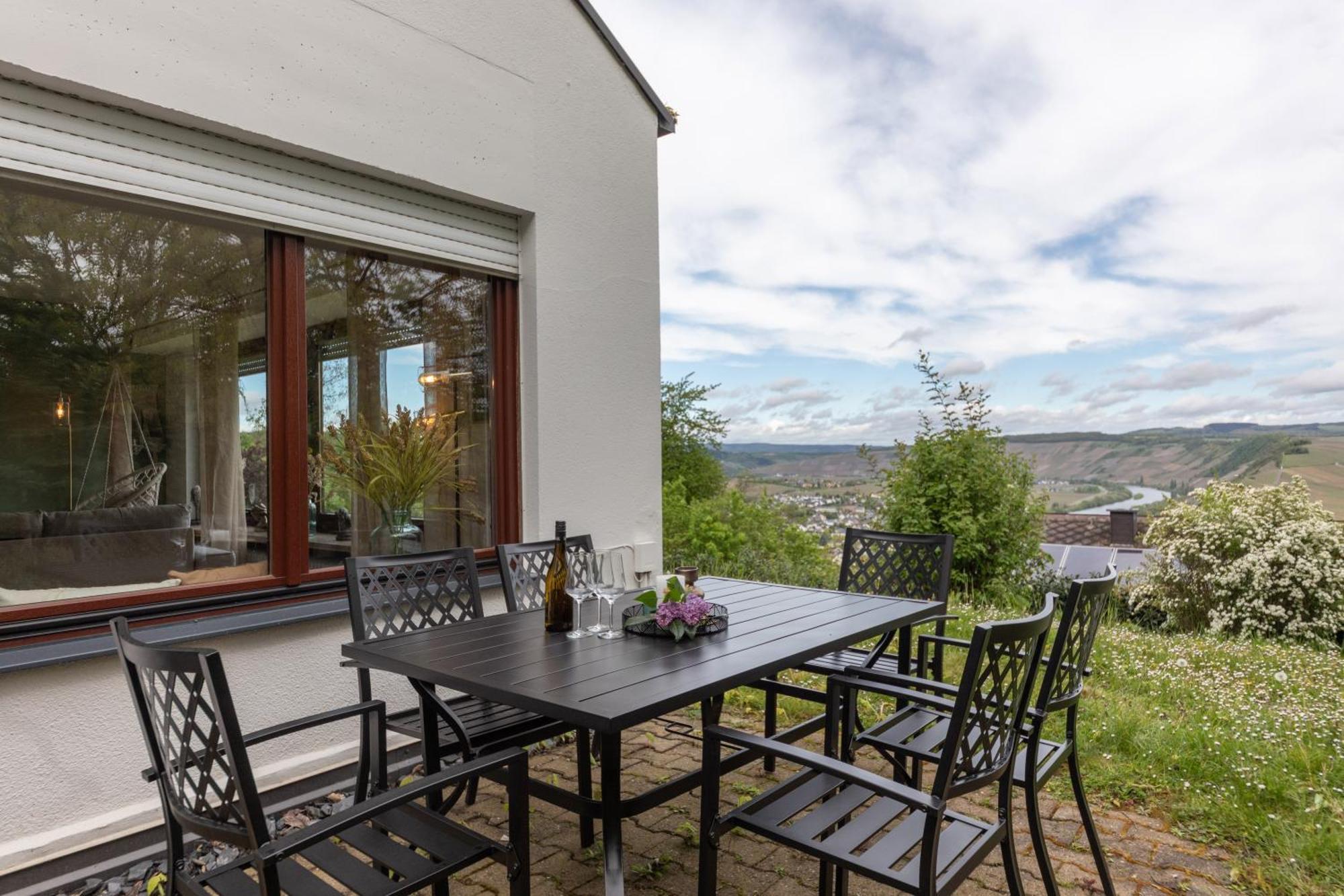 לייוון Cozy II Luxurioes Moselview Terrasse Garten Netflix מראה חיצוני תמונה